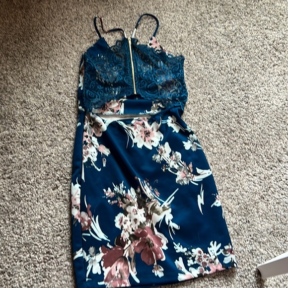 WORN ONCE WOMENS DRESS SIZE SMALL WINDSOR - Picture 2 of 3